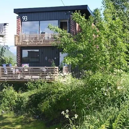 Holiday home Trollhaugen